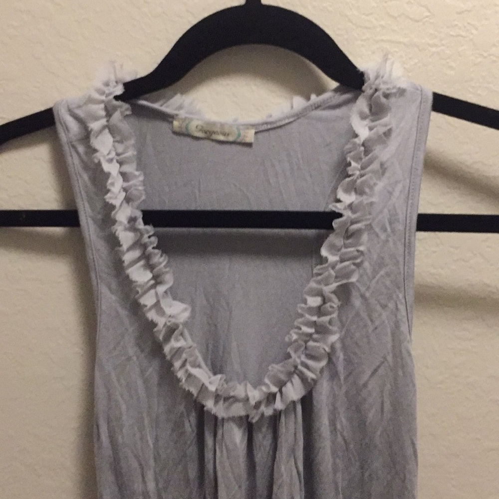 Gorgeous Grey Ruffle Accent Tank Size M - Picture 3 of 7